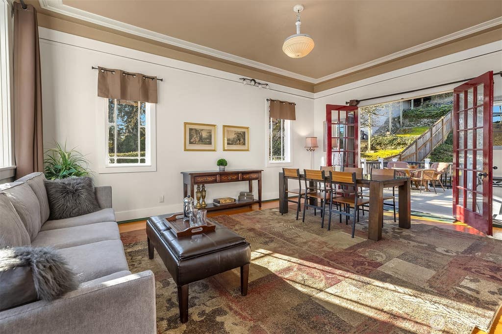 Photo of 4015 SW Hudson Street, Seattle, WA 98116 (MLS # 2573076)