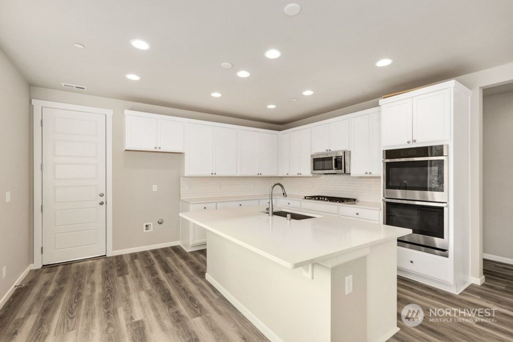 Photo of 1037 S 198th Court #2, Des Moines, WA 98148 (MLS # 2203919)