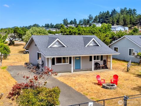 Photo of 805 338th place Pl, Ocean Park, WA 98640 (MLS # 2413252)