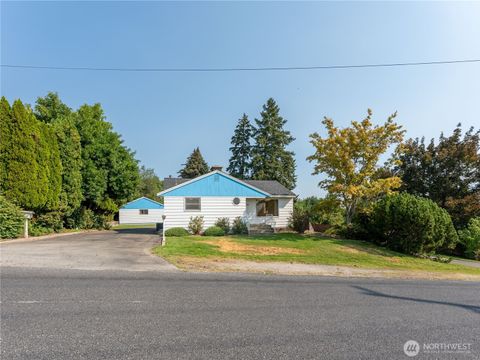 Photo of 1610 Walnut Street, Wenatchee, WA 98801 (MLS # 2419848)