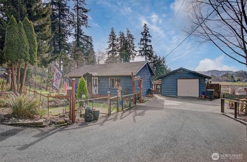 Photo of 5037 Pacific Terr Ter, Longview, WA 98632 (MLS # 2487556)