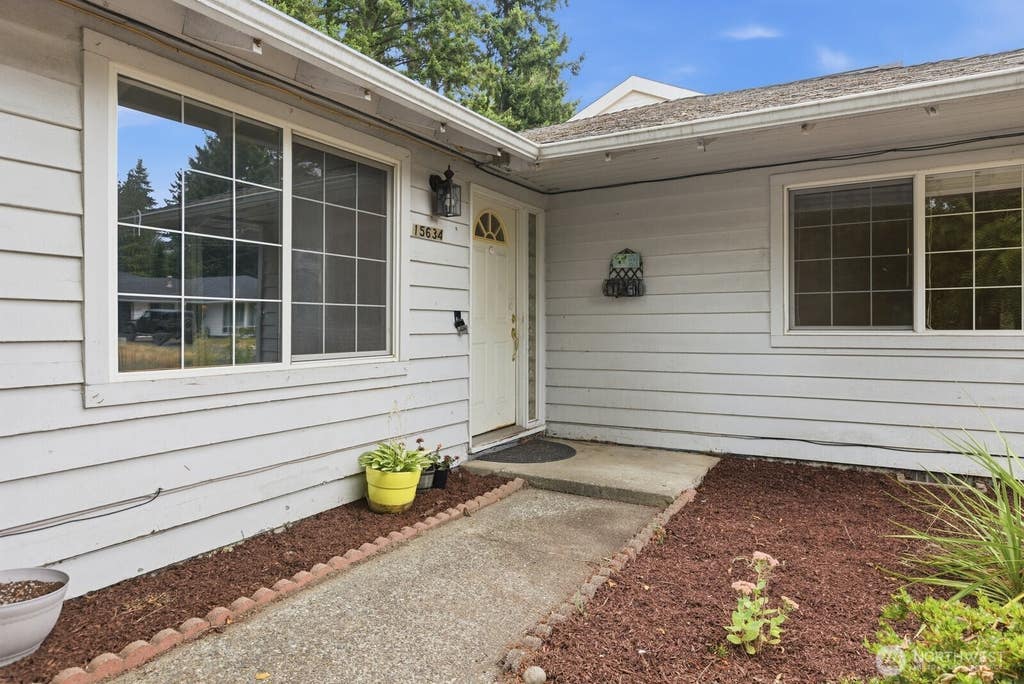 Photo of 15634 NE 1st Place, Bellevue, WA 98008 (MLS # 2574690)