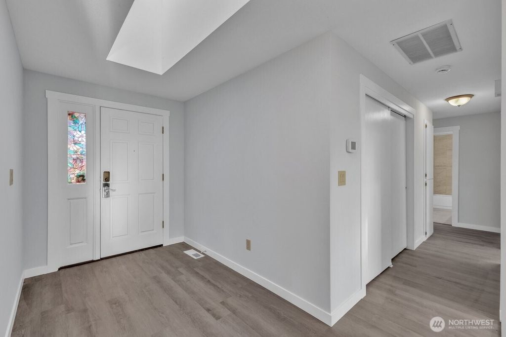 Photo of 701 21st Street SE, Puyallup, WA 98372 (MLS # 2499086)