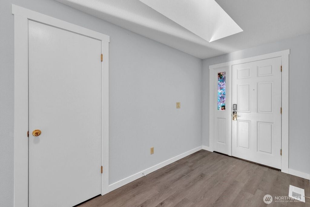 Photo of 701 21st Street SE, Puyallup, WA 98372 (MLS # 2499086)