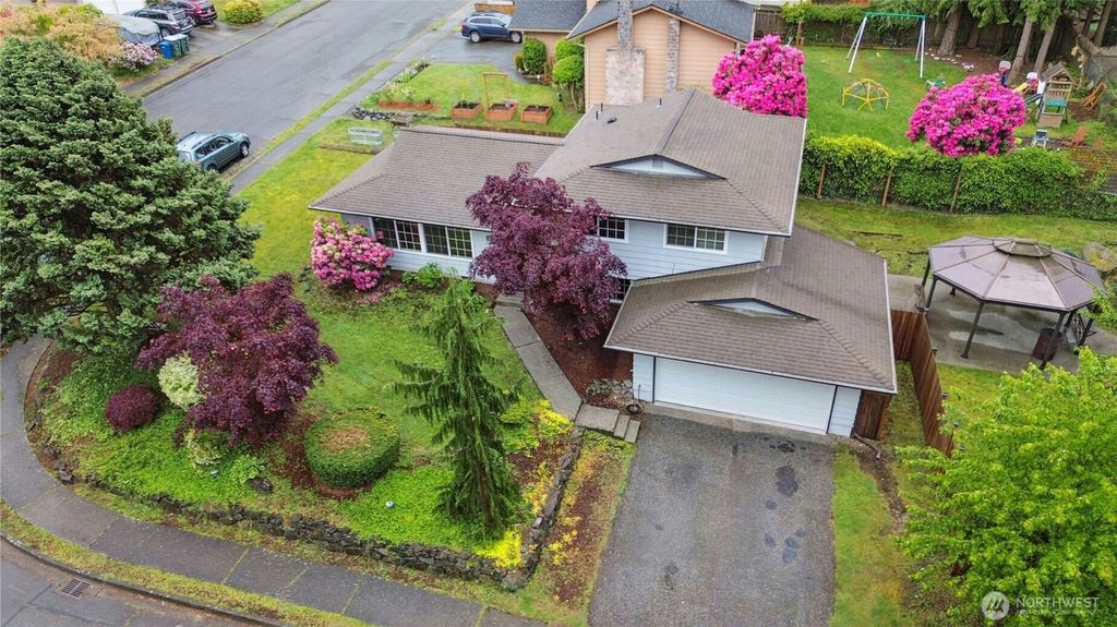 Photo of 17222 58th Avenue W, Lynnwood, WA 98037 (MLS # 2377781)