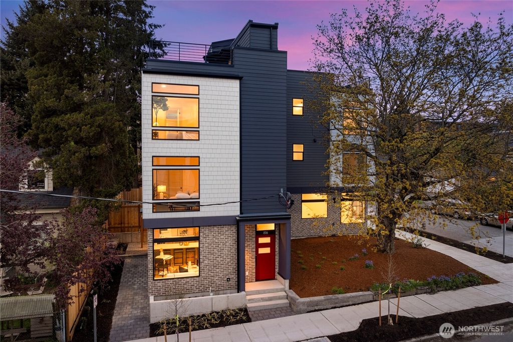 Photo of 816 NE 70th Street, Seattle, WA 98115 (MLS # 2440676)