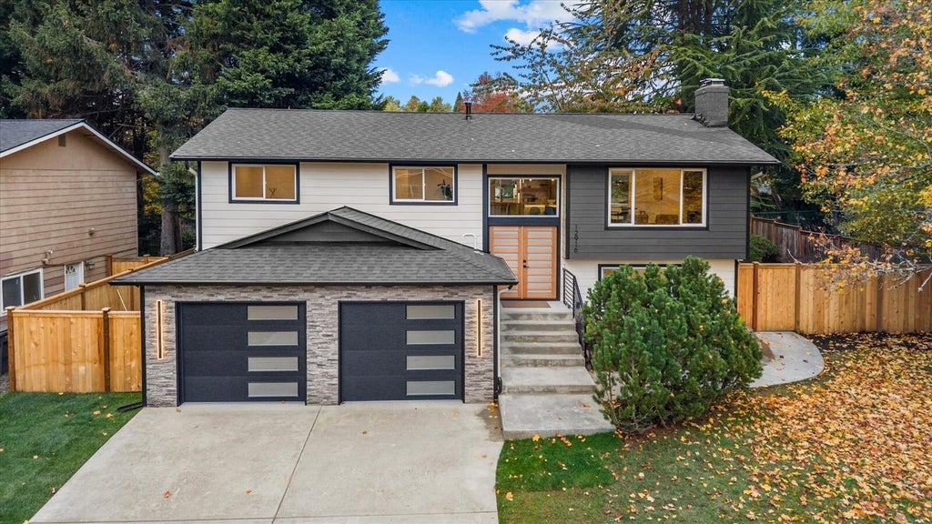 Photo of 12916 NE 136th Place, Kirkland, WA 98034 (MLS # 2598894)
