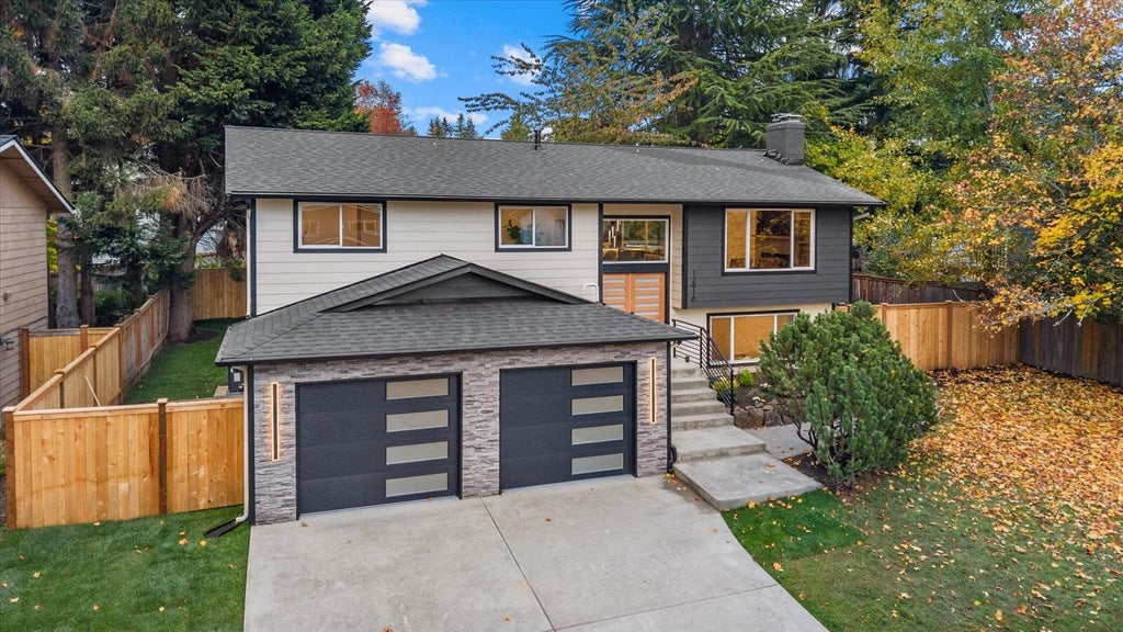 Photo of 12916 NE 136th Place, Kirkland, WA 98034 (MLS # 2598894)