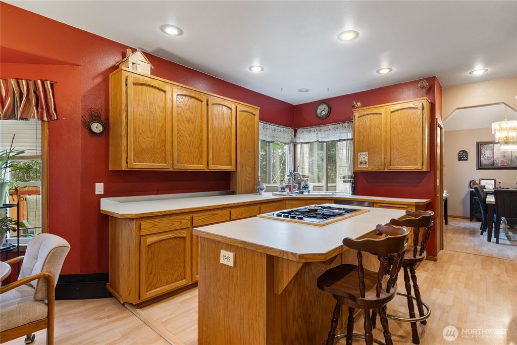 Photo of 550 SW Muzzall Street, Oak Harbor, WA 98277 (MLS # 2475838)