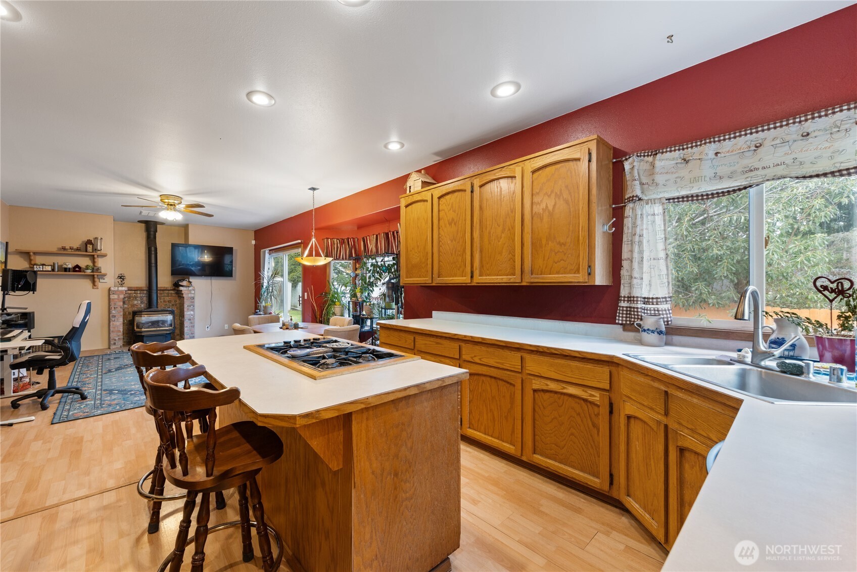 550 SW Muzzall Street