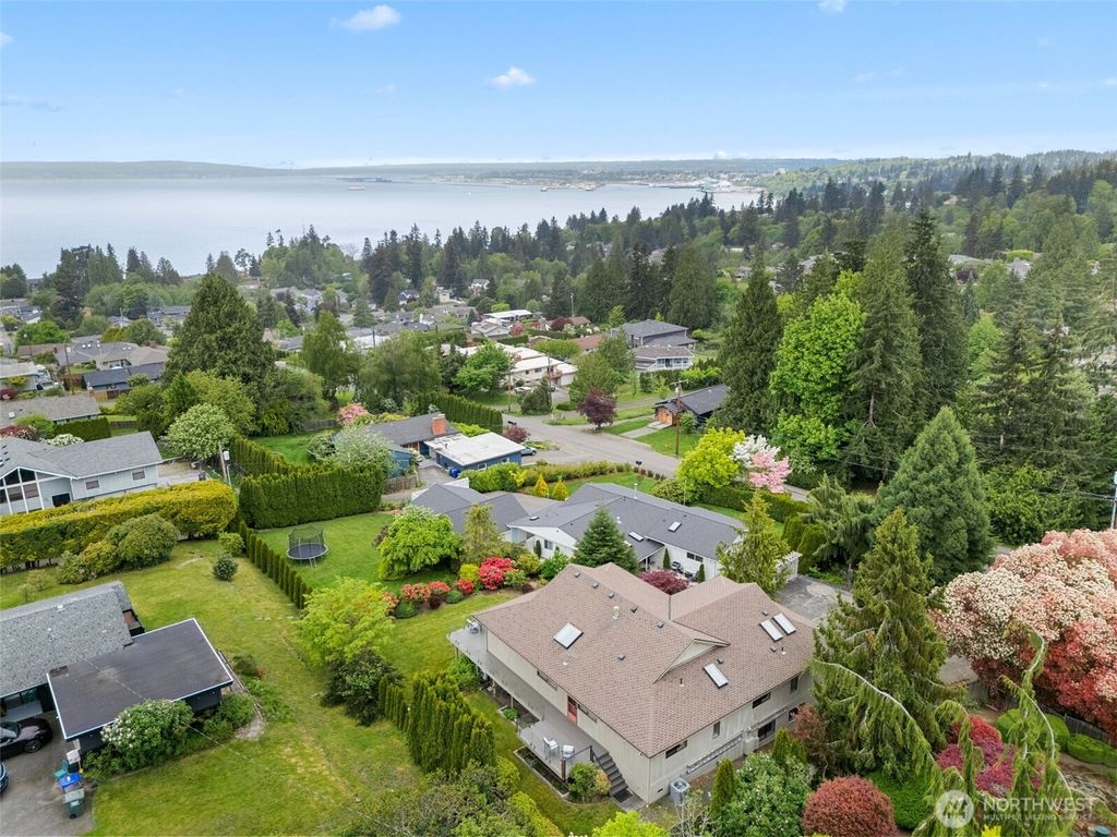 Photo of 5128 Seaview Way, Everett, WA 98203 (MLS # 2519751)