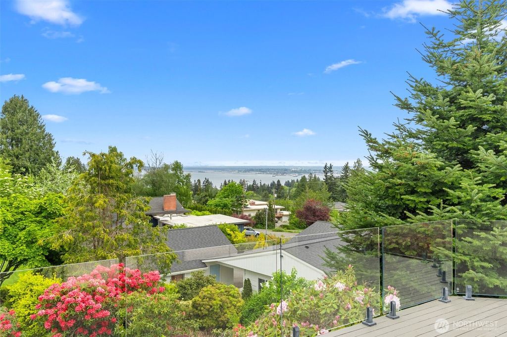 Photo of 5128 Seaview Way, Everett, WA 98203 (MLS # 2519751)