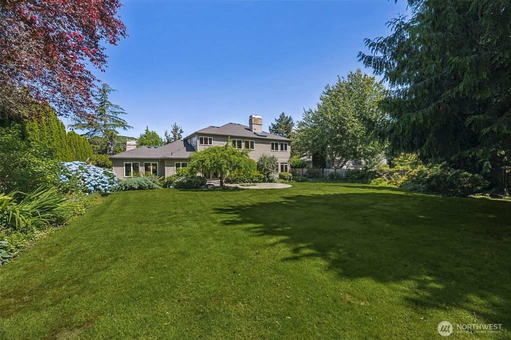 Photo of 255 SW 194th Place, Normandy Park, WA 98166 (MLS # 2503326)