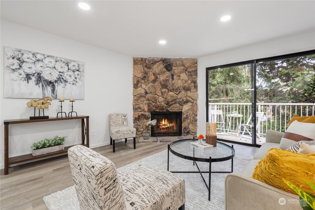 Photo of 9906 NE 124th Street #1110, Kirkland, WA 98034 (MLS # 2329241)