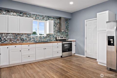 Photo of 1118 W Wishkah Street, Aberdeen, WA 98520 (MLS # 2374221)