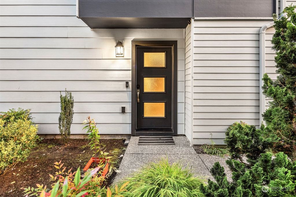 Photo of 16201 Meadow Road #G1, Lynnwood, WA 98087 (MLS # 2294741)