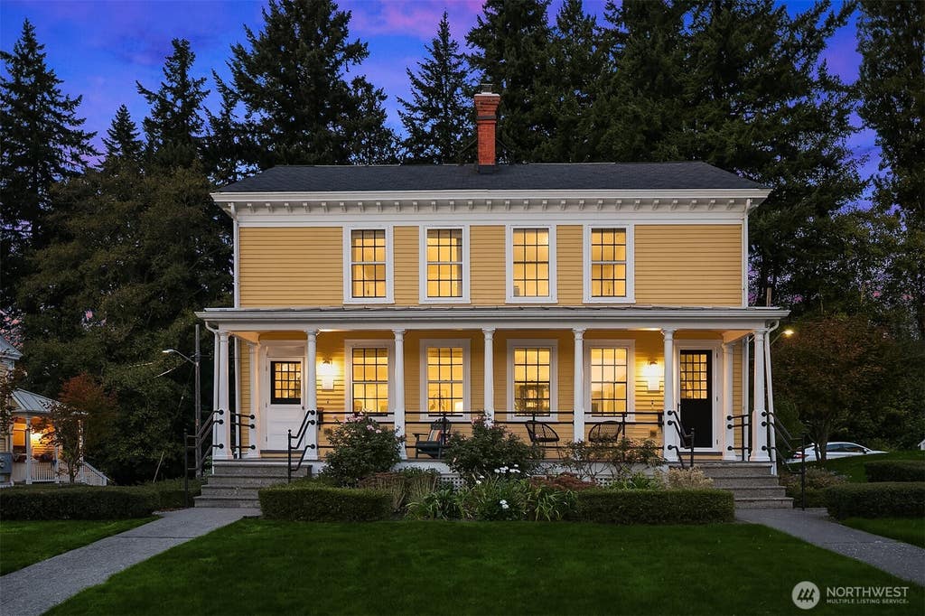 Photo of 4422 Montana Circle W, Seattle, WA 98199 (MLS # 2536322)