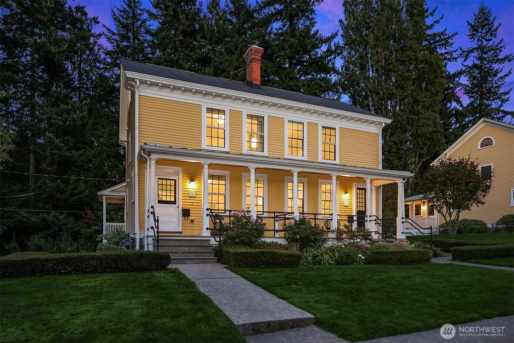 Photo of 4422 Montana Circle W, Seattle, WA 98199 (MLS # 2536322)