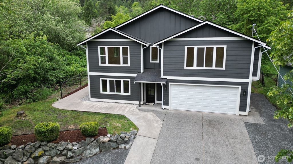 Photo of 521 Rainbow Drive, Sedro Woolley, WA 98284 (MLS # 2522504)
