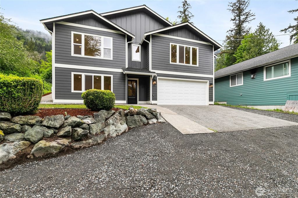 Photo of 521 Rainbow Drive, Sedro Woolley, WA 98284 (MLS # 2522504)