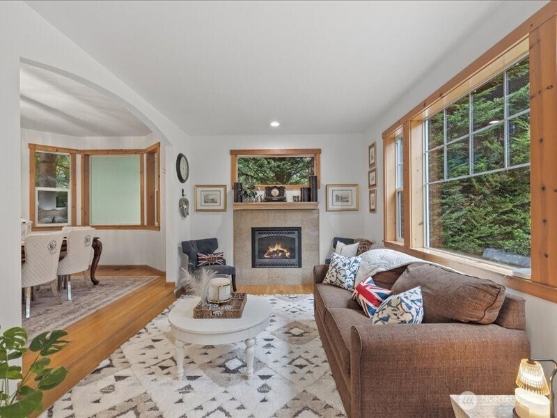 8305 317th Place NW