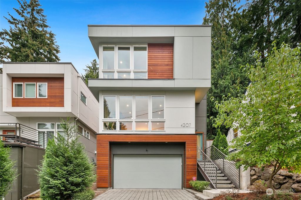 Photo of 4207 NE 123rd Street, Seattle, WA 98125 (MLS # 1990376)