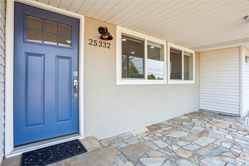 Photo of 25332 29th Avenue S, Kent, WA 98032 (MLS # 2563102)