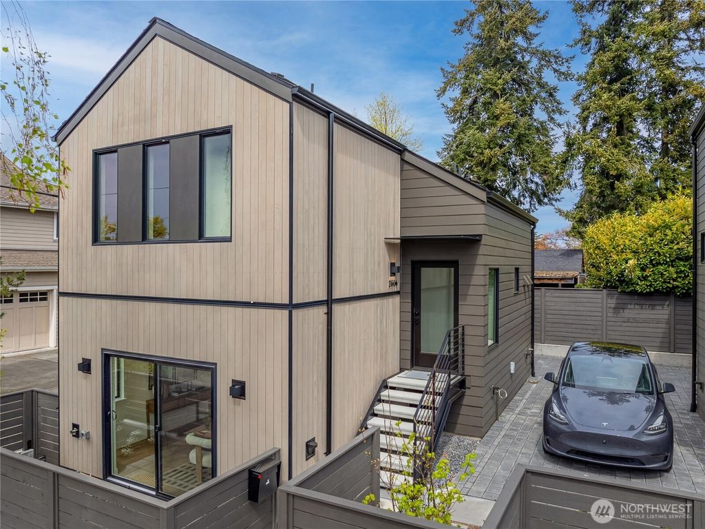 Photo of 2806 W Dravus Street, Seattle, WA 98199 (MLS # 2509046)