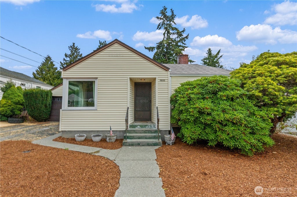 Photo of 11032 Dayton Avenue N, Seattle, WA 98133 (MLS # 2576044)