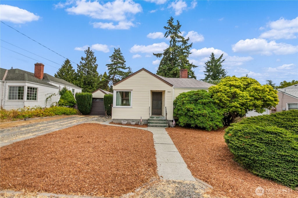 Photo of 11032 Dayton Avenue N, Seattle, WA 98133 (MLS # 2576044)