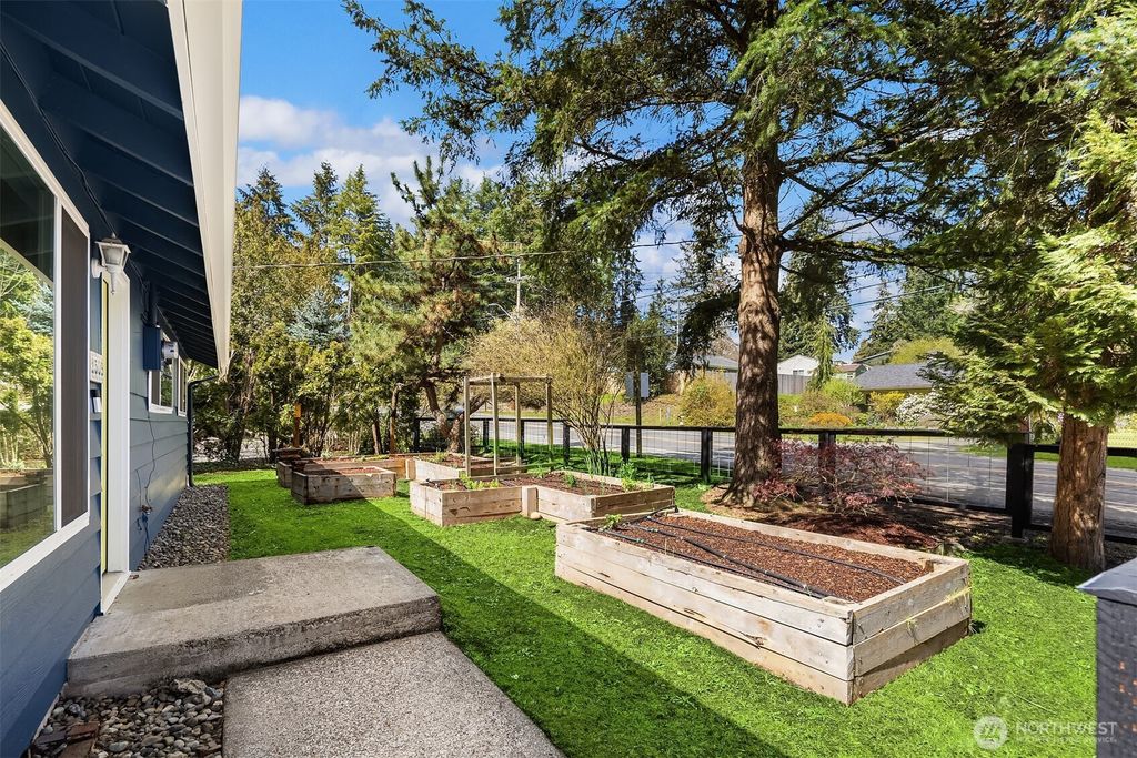 Photo of 2509 NE 178th Street, Lake Forest Park, WA 98155 (MLS # 2510111)