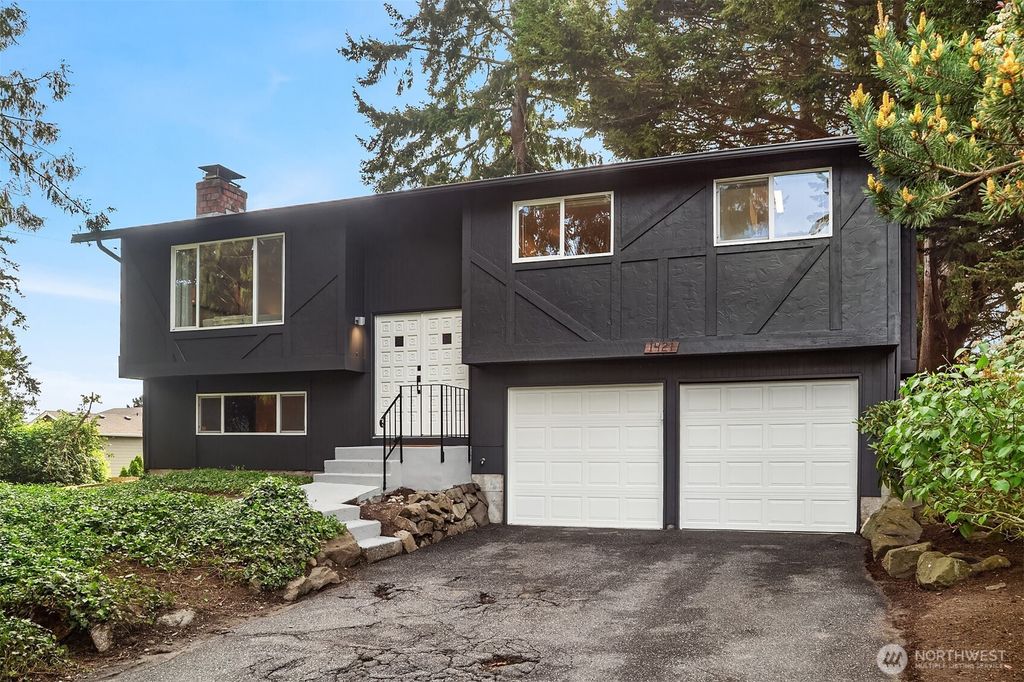 Photo of 1421 NW 196th St ST, Shoreline, WA 98177 (MLS # 2519639)