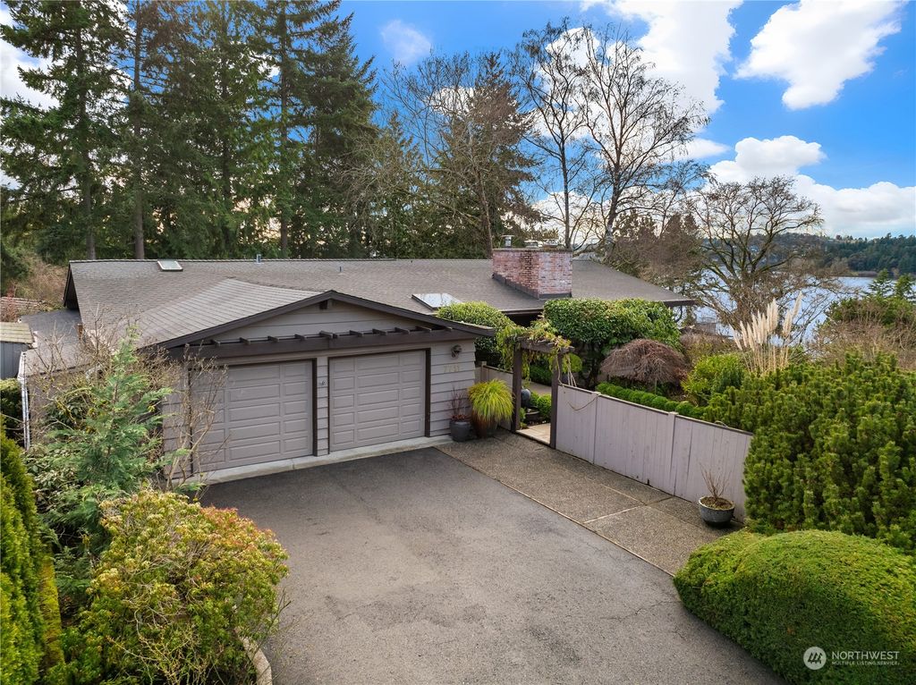 Photo of 7711 SE 58th Street, Mercer Island, WA 98040 (MLS # 2197997)