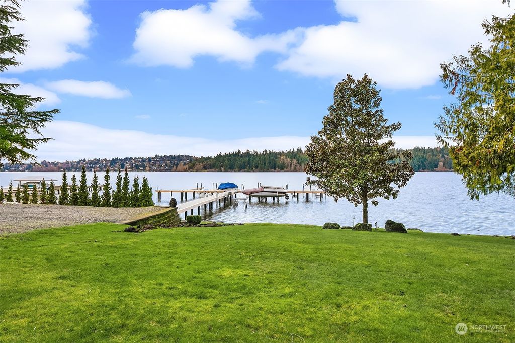 Photo of 7711 SE 58th Street, Mercer Island, WA 98040 (MLS # 2197997)