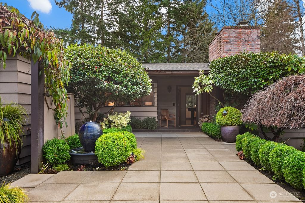 Photo of 7711 SE 58th Street, Mercer Island, WA 98040 (MLS # 2197997)