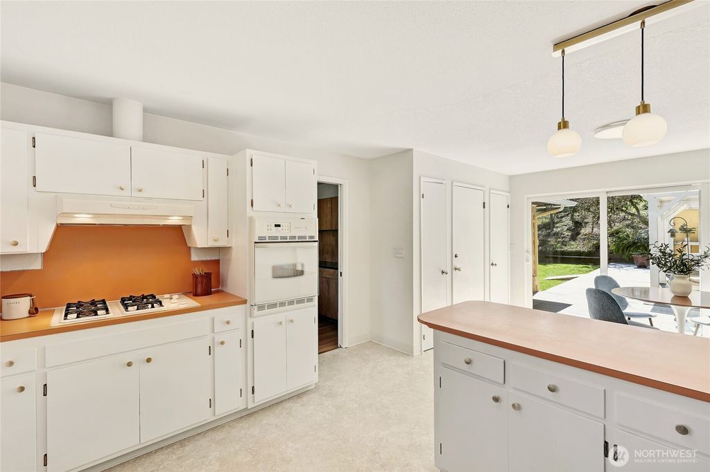 listing image 9360029213181132930