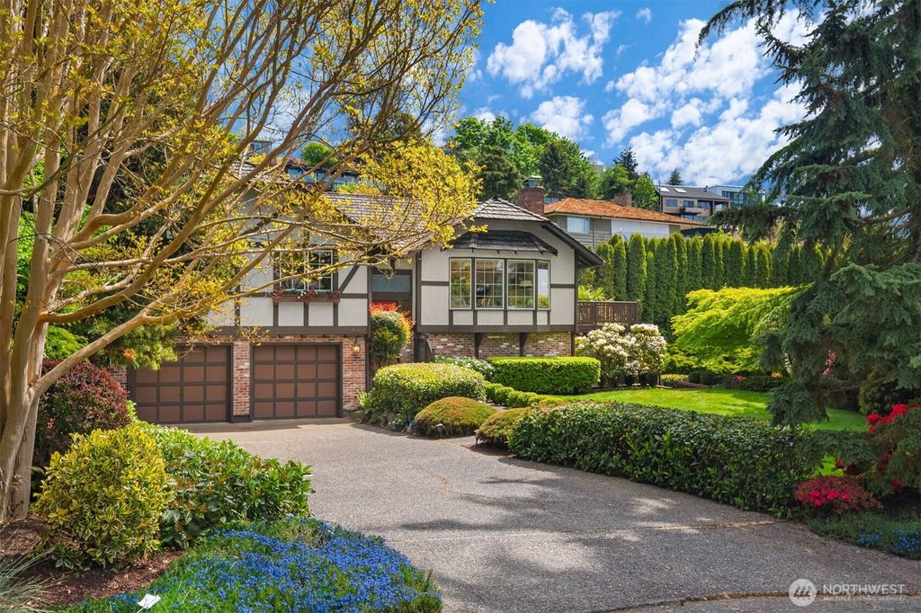 Photo of 4562 54th Avenue SW, Seattle, WA 98116 (MLS # 2367594)