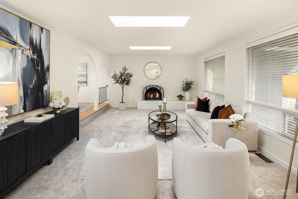 Photo of 9115 SE 72nd Place, Mercer Island, WA 98040 (MLS # 2478112)