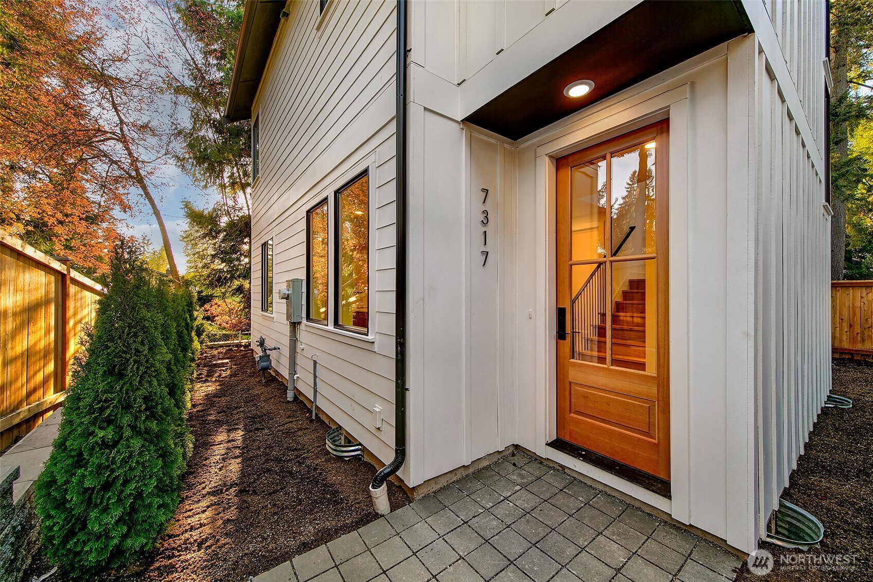 Kirkland, Washington 98033, United States, 2 Bedrooms Bedrooms, ,2 BathroomsBathrooms,Residential,Active,119638