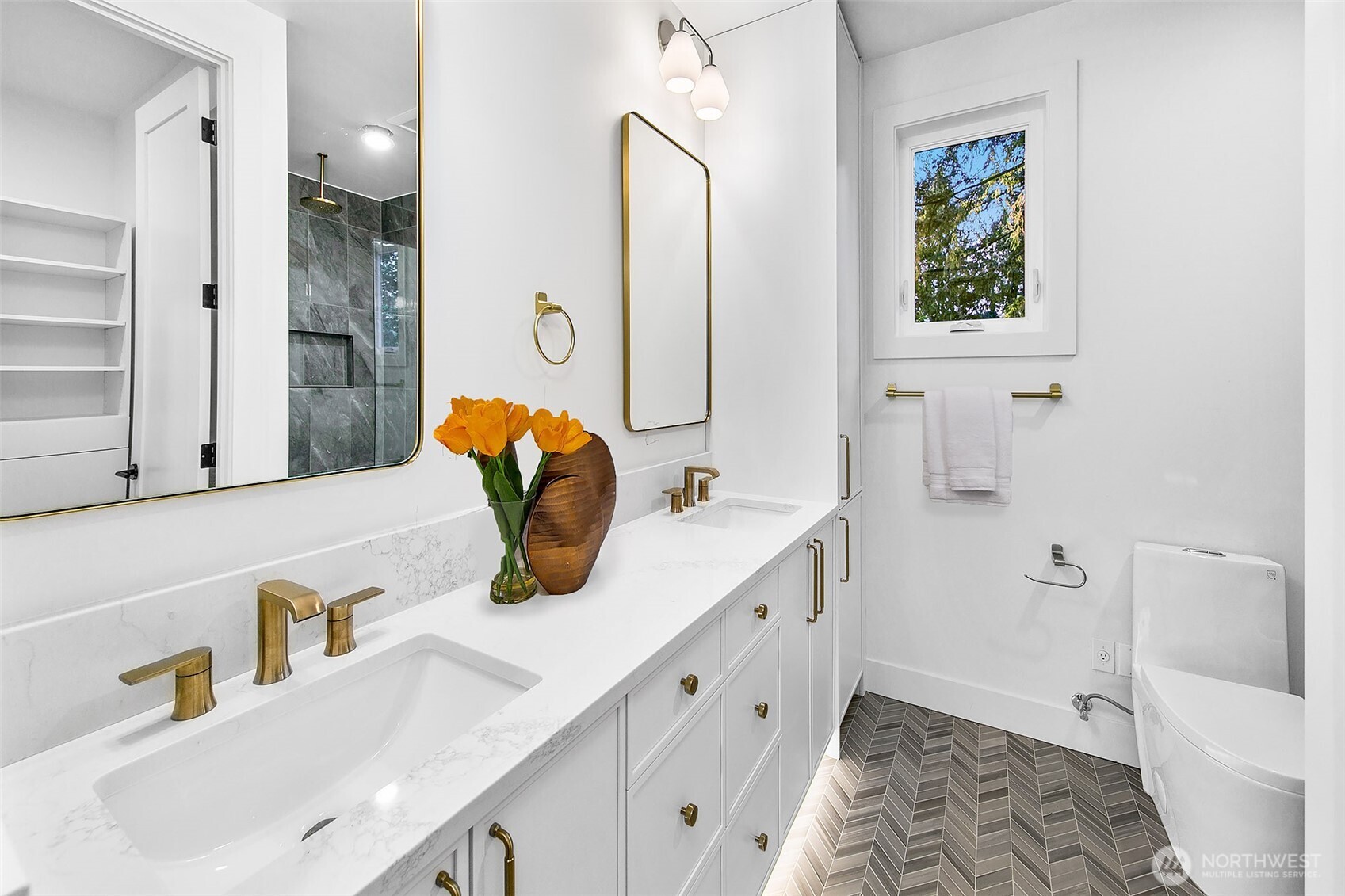 Kirkland, Washington 98033, United States, 2 Bedrooms Bedrooms, ,2 BathroomsBathrooms,Residential,Active,119638