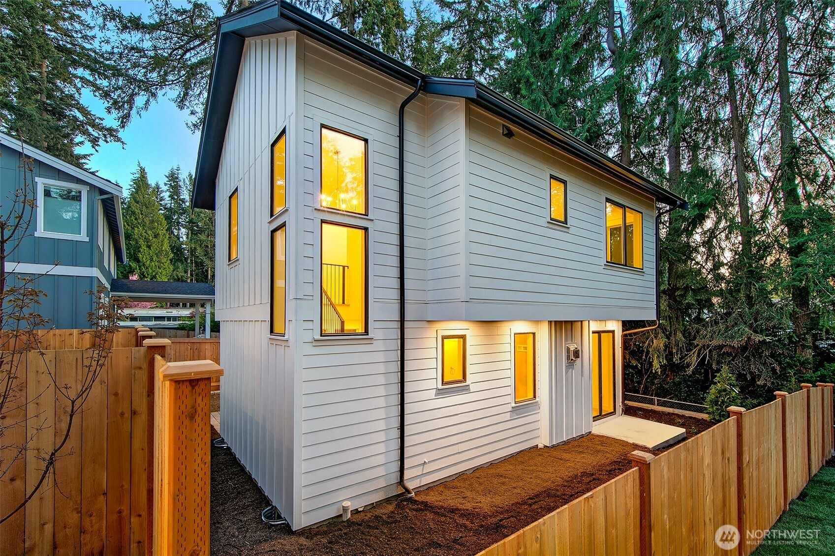 Kirkland, Washington 98033, United States, 2 Bedrooms Bedrooms, ,2 BathroomsBathrooms,Residential,Active,119638