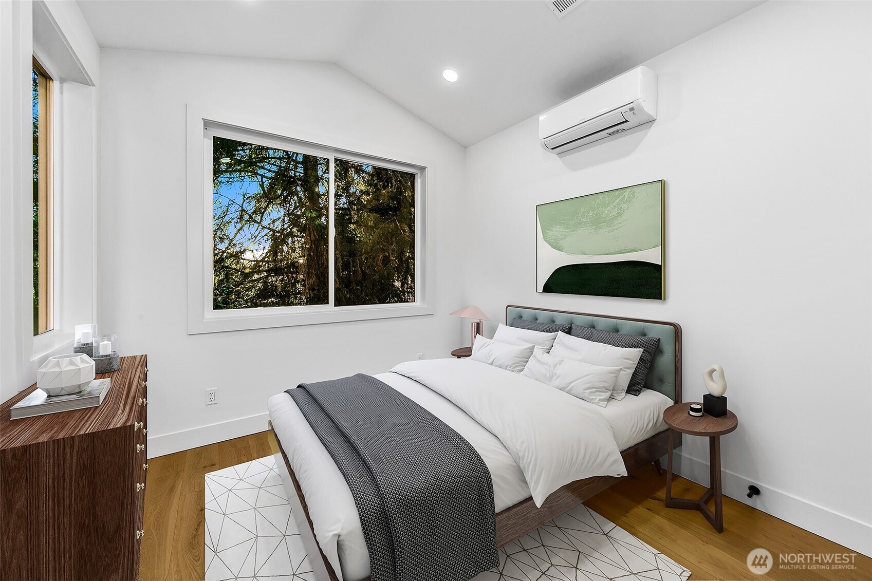 Kirkland, Washington 98033, United States, 2 Bedrooms Bedrooms, ,2 BathroomsBathrooms,Residential,Active,119638