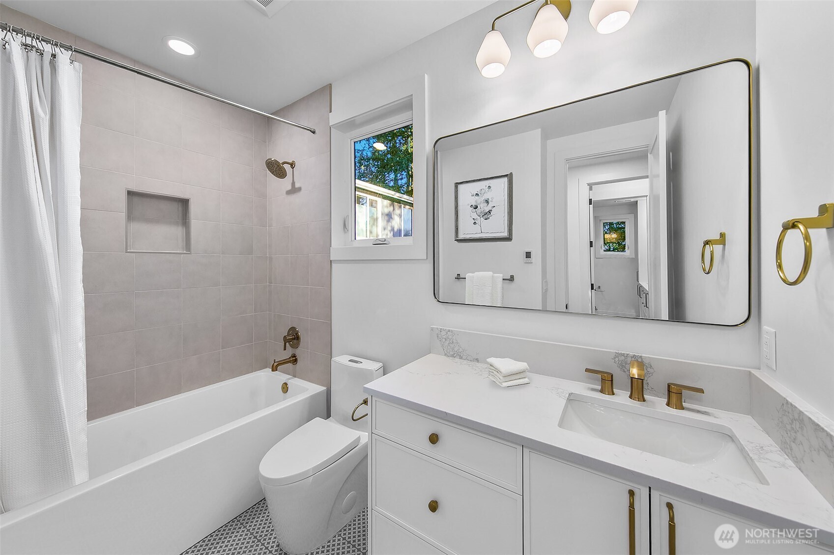 Kirkland, Washington 98033, United States, 2 Bedrooms Bedrooms, ,2 BathroomsBathrooms,Residential,Active,119638