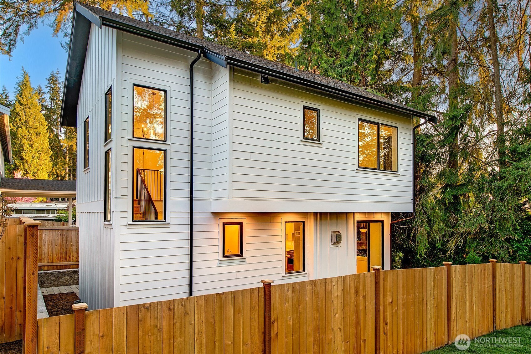 Kirkland, Washington 98033, United States, 2 Bedrooms Bedrooms, ,2 BathroomsBathrooms,Residential,Active,119638