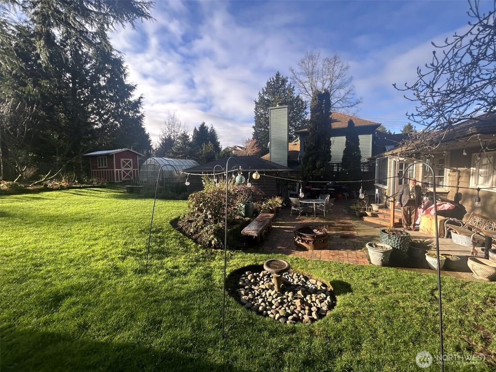 Photo of 815 NE 100th Street, Seattle, WA 98125 (MLS # 2345444)
