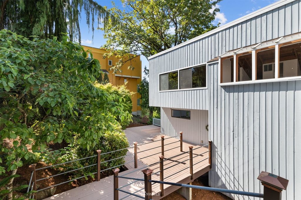 Photo of 9910 NE 34th Street, Bellevue, WA 98004 (MLS # 1961803)