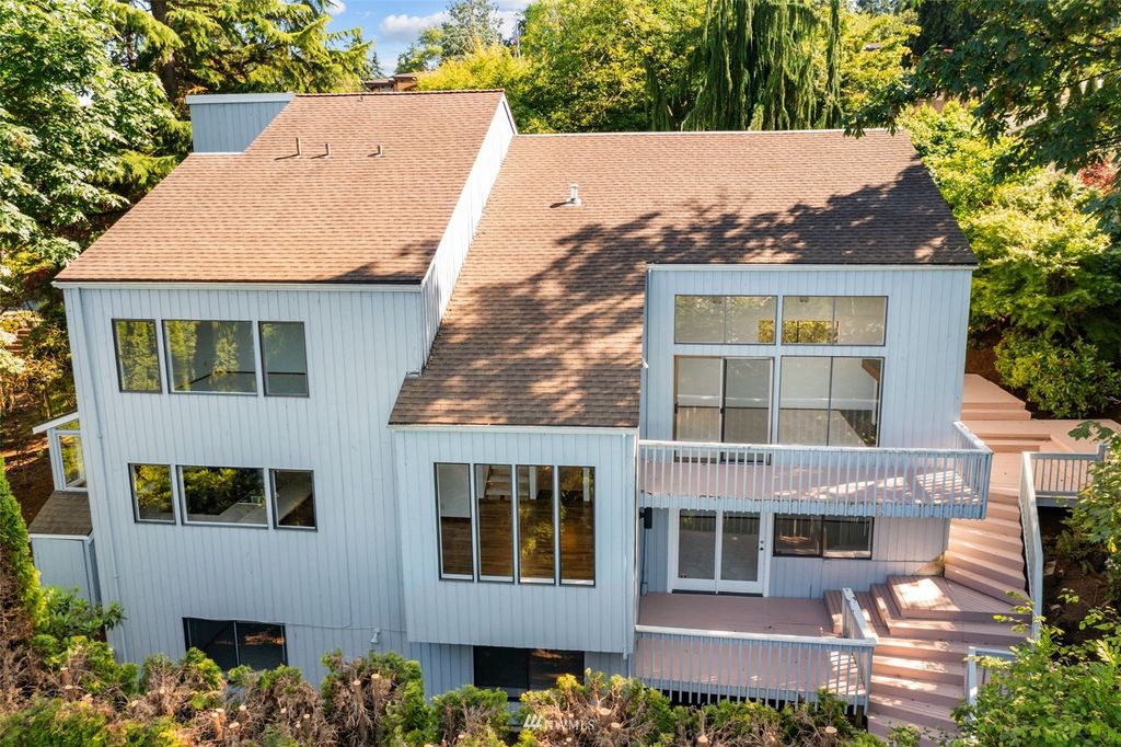 Photo of 9910 NE 34th Street, Bellevue, WA 98004 (MLS # 1961803)