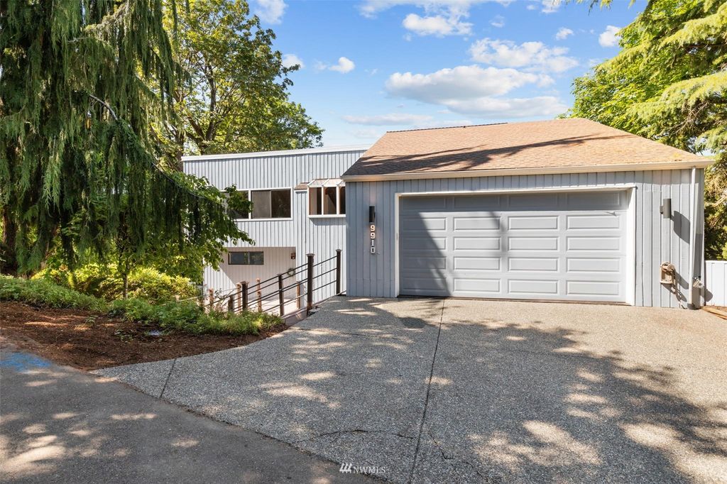 Photo of 9910 NE 34th Street, Bellevue, WA 98004 (MLS # 1961803)