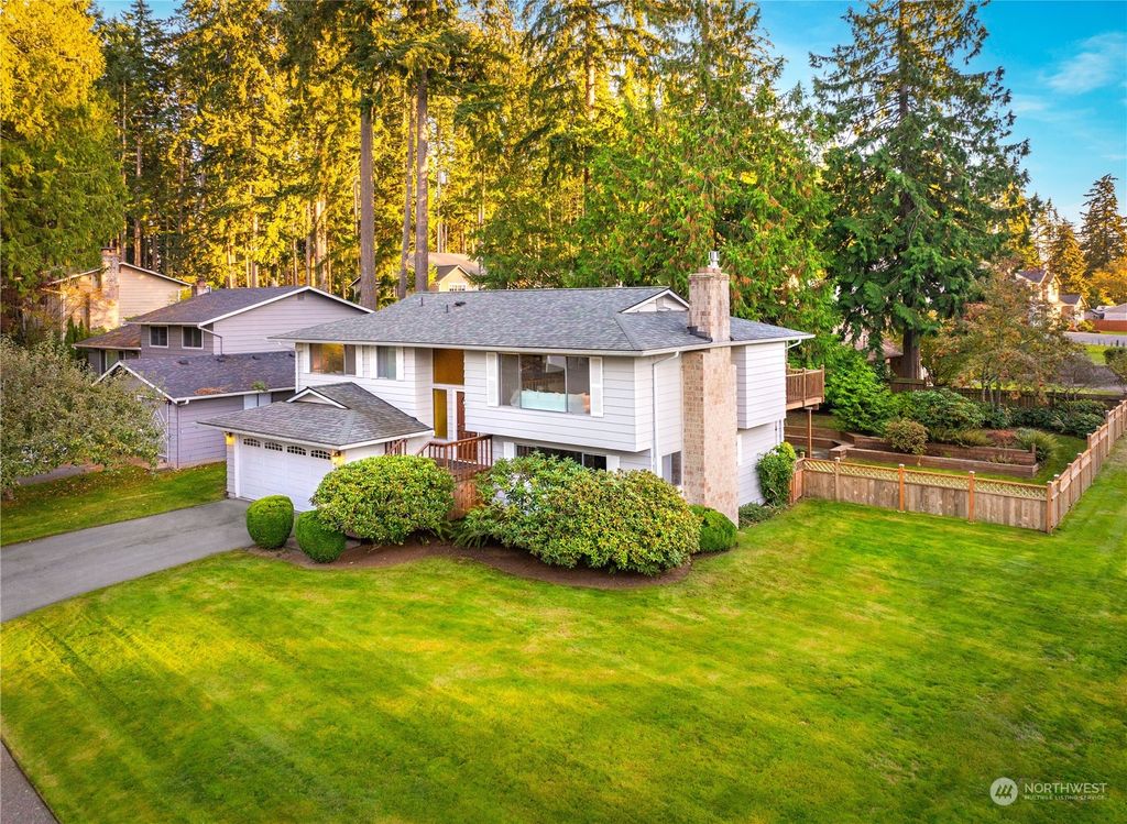 Photo of 5926 173RD PLACE SOUTHWEST Pl, Lynnwood, WA 98037 (MLS # 2304655)