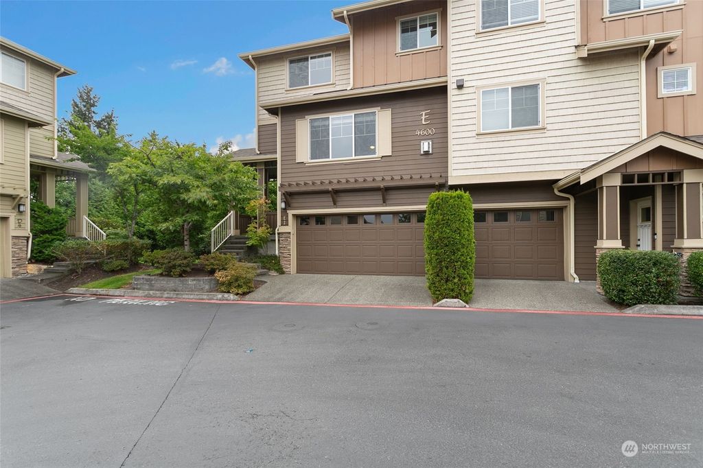 Photo of 4600 NE 3rd Lane #E1, Renton, WA 98059 (MLS # 2154843)
